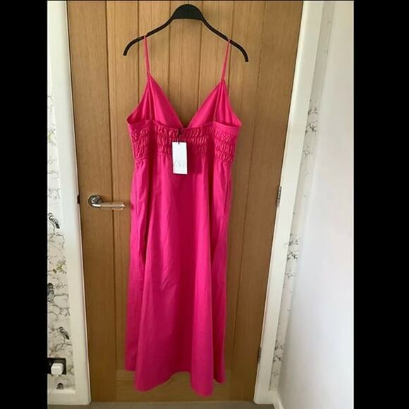 ZARA BLOGGER FAVE!!! V-Neck Dress with Smocked Detail LAST ONE!!! - Picture 16 of 16